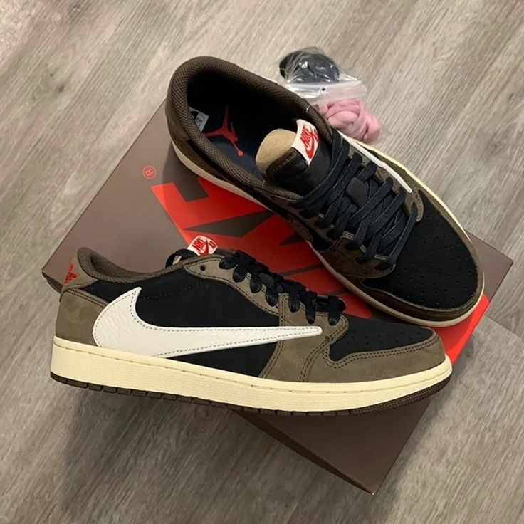 Jordan Low Dark Reverse Mocha