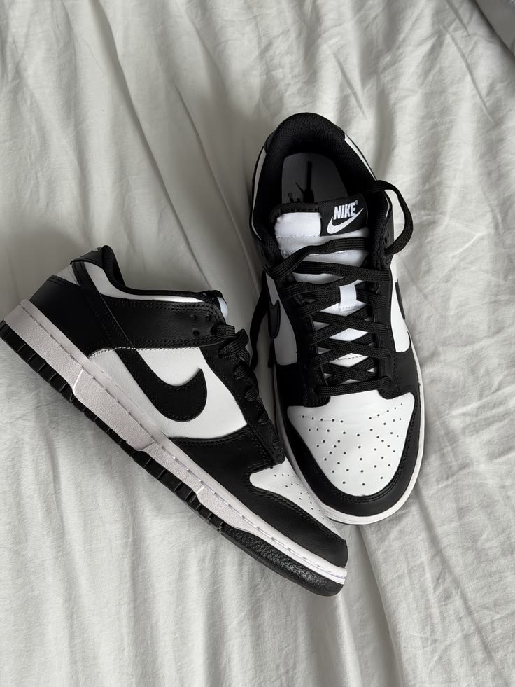 Dunk Low Panda