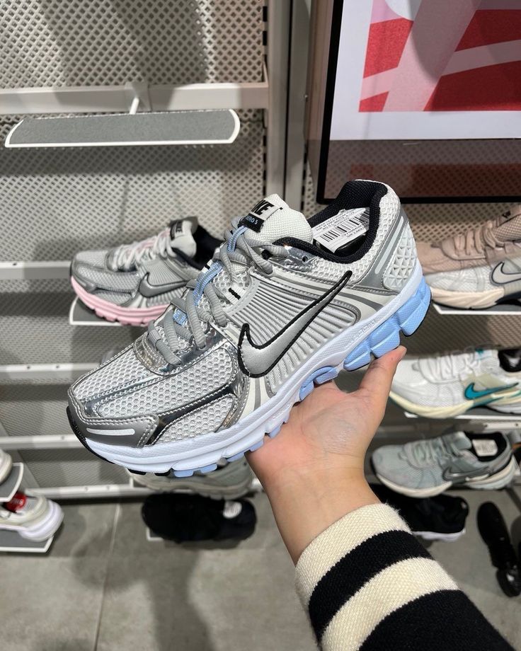 Vomero Blue Tint