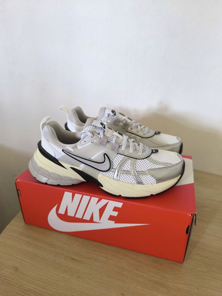 Nike V2k