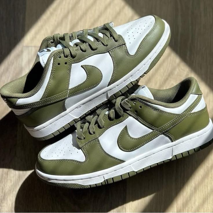 Dunk Low Olive