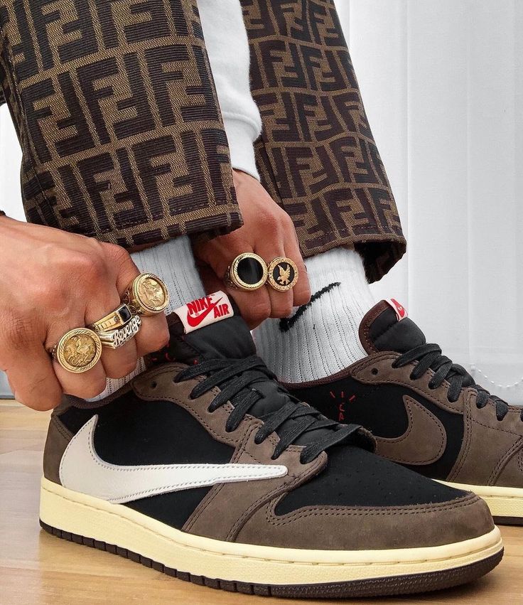 Jordan Low Dark Reverse Mocha
