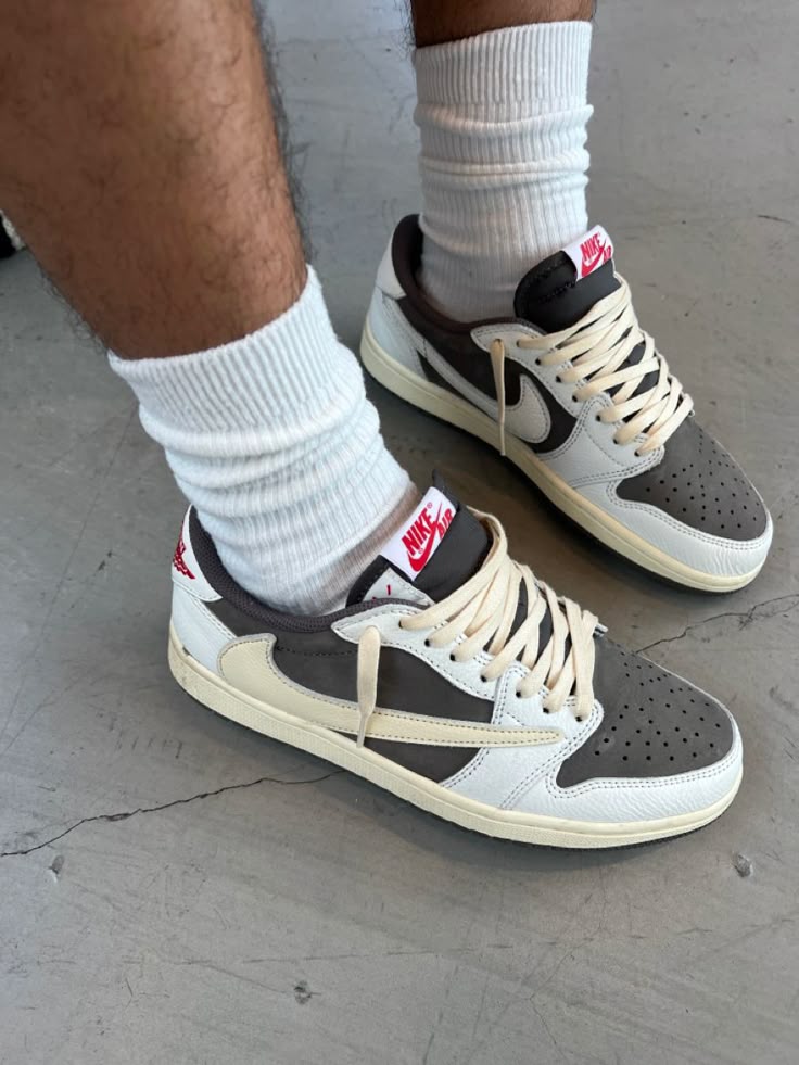 Jordan Low Reverse Mocha