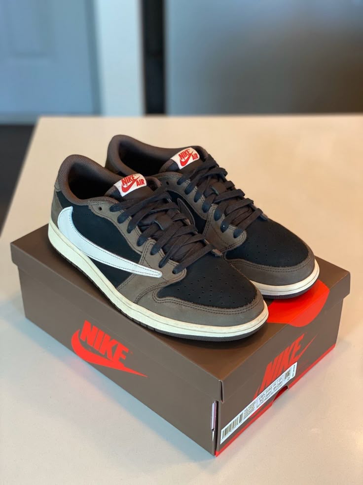 Jordan Low Dark Reverse Mocha