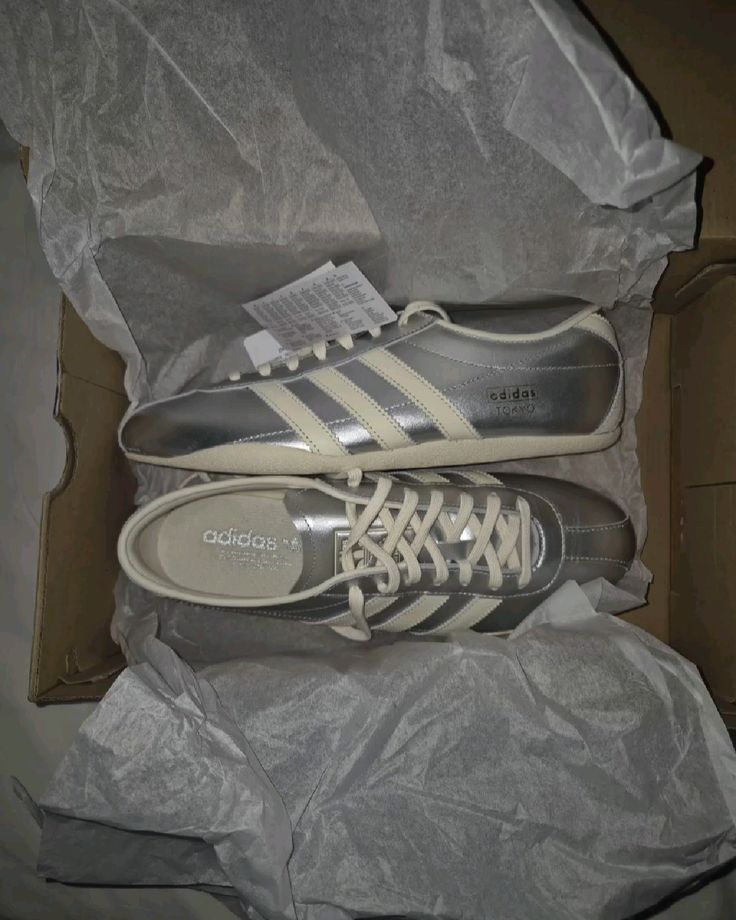 Addidas Tokyo Silver