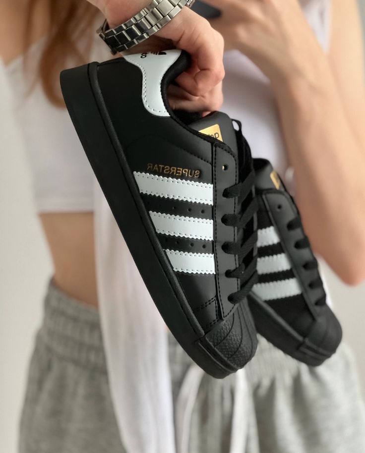 Superstar Black
