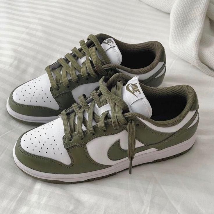 Dunk Low Olive