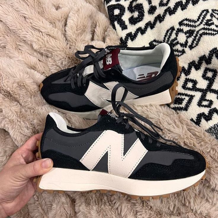 Nb 327 Black