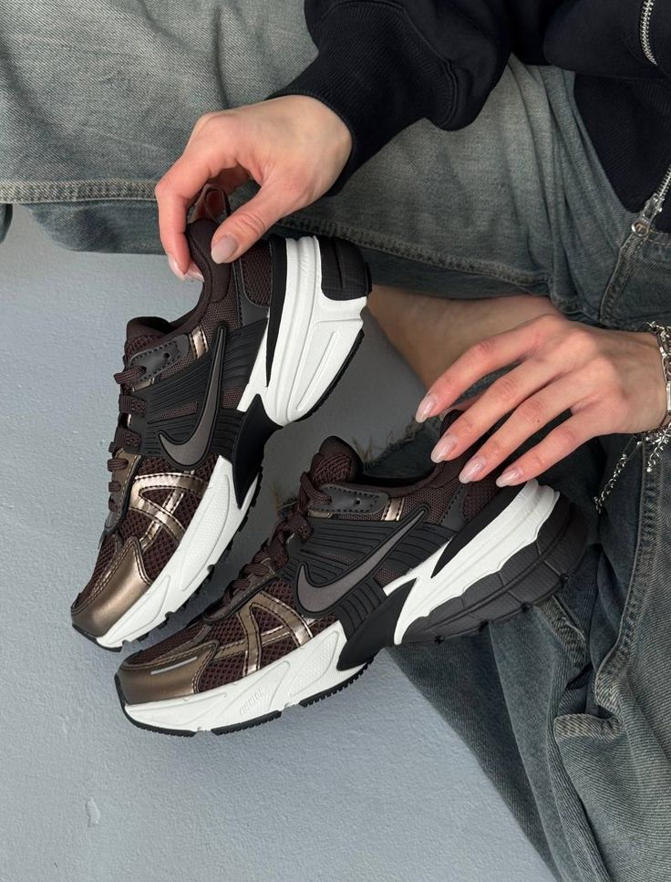 V2k Brown Baroque