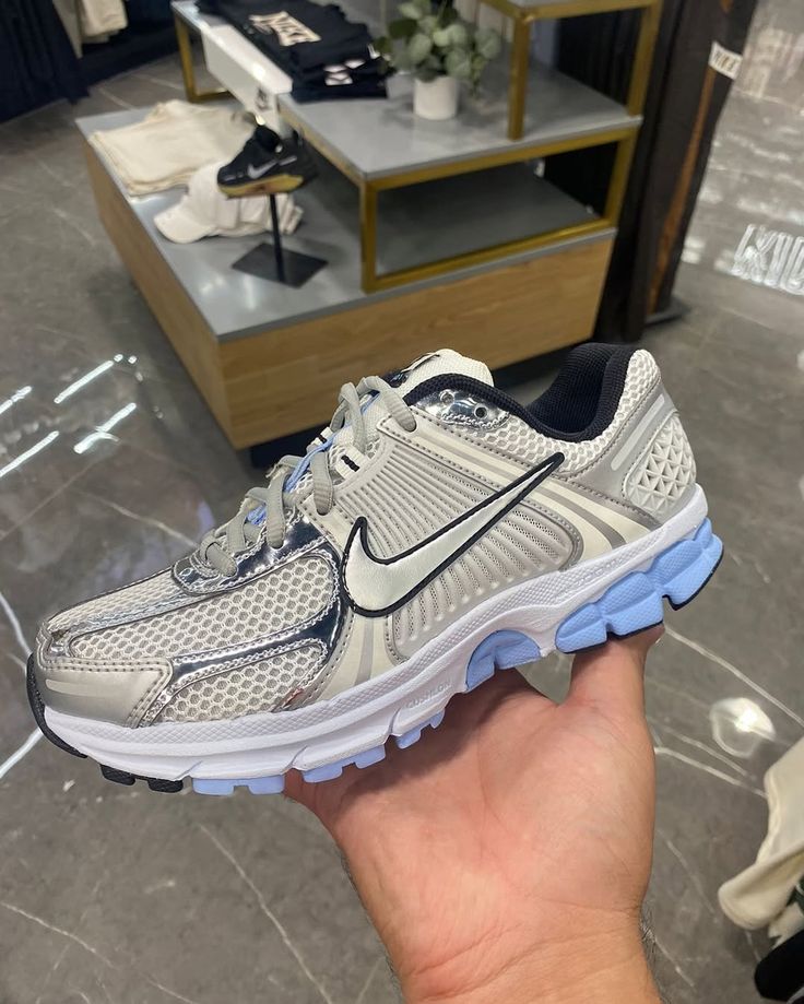 Vomero Blue Tint