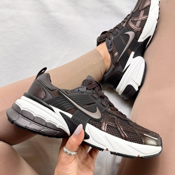V2k Brown Baroque