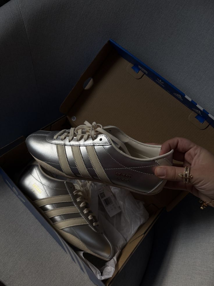Addidas Tokyo Silver
