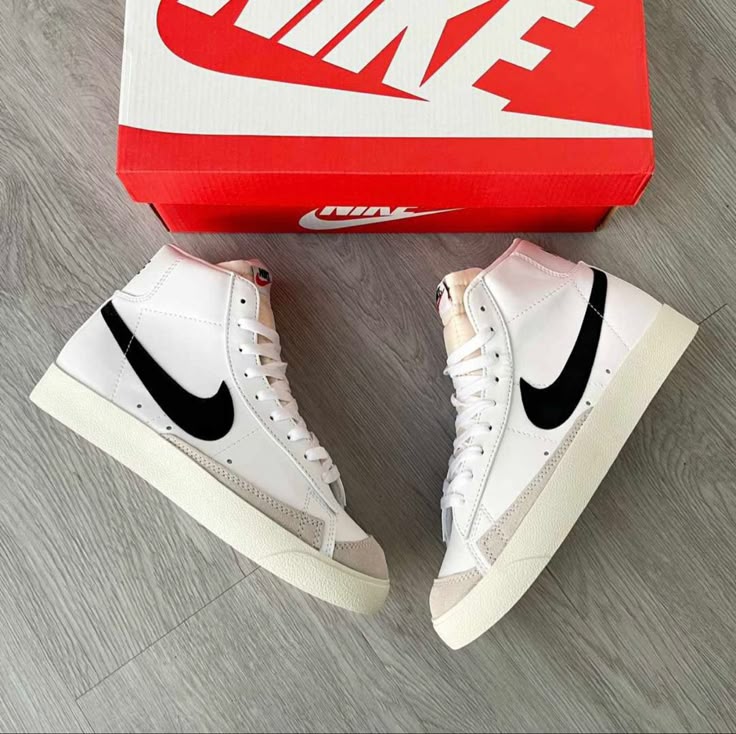 Blazer Mid 77