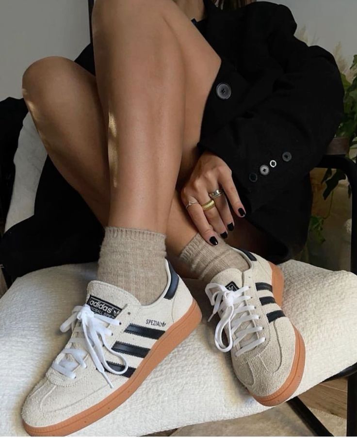 Spezial Ash White
