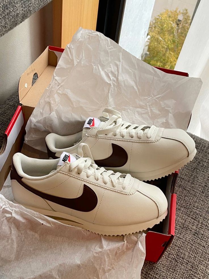 Cortez White Brown