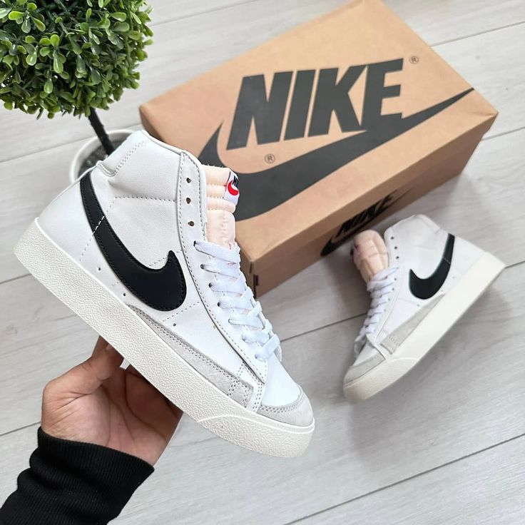Blazer Mid 77