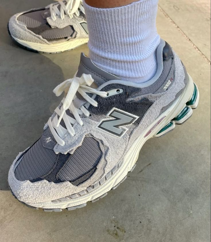 Nb 2002r Suede