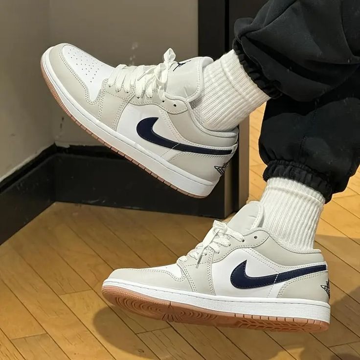 Jordan Low Neutral Grey