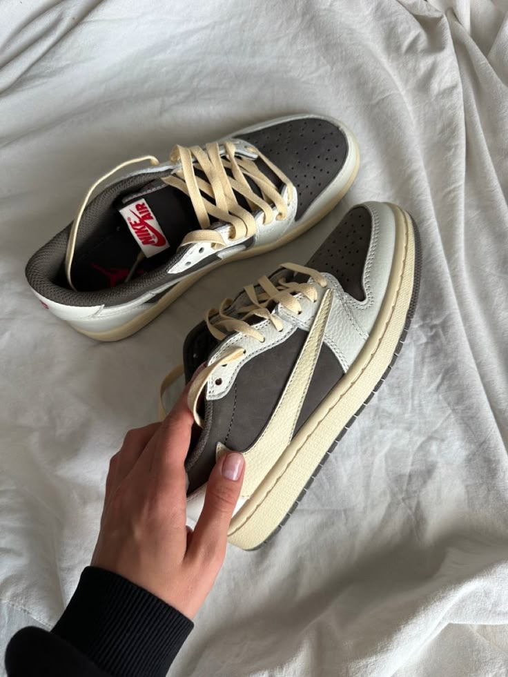 Jordan Low Reverse Mocha