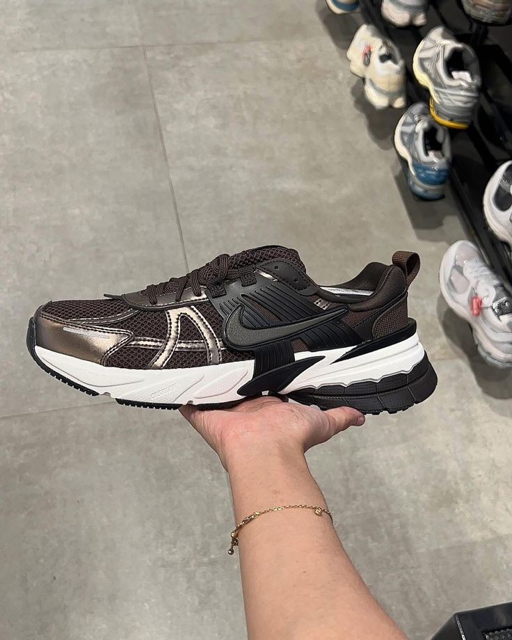 V2k Brown Baroque