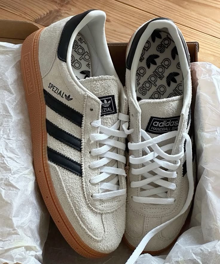 Spezial Ash White