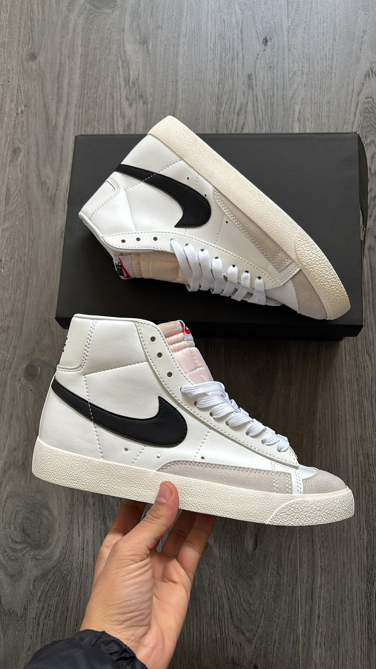 Blazer Mid 77