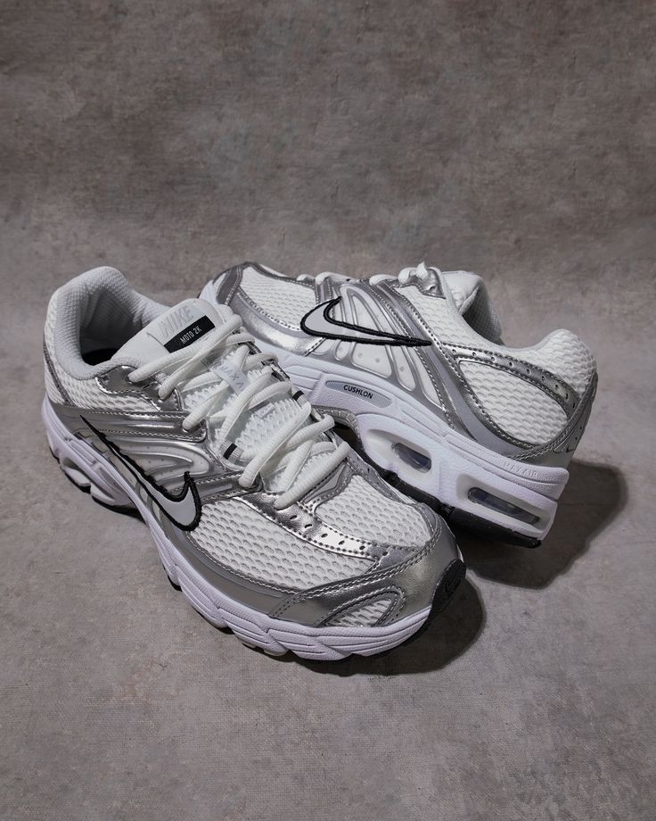 Nike Moto 2k White