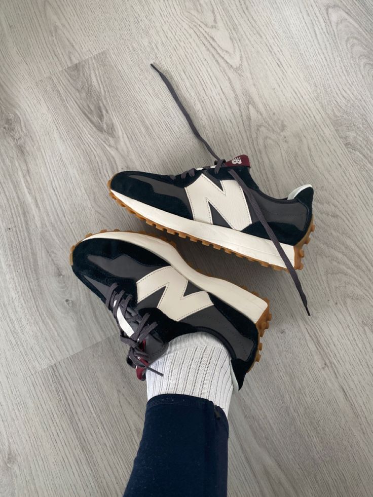Nb 327 Black