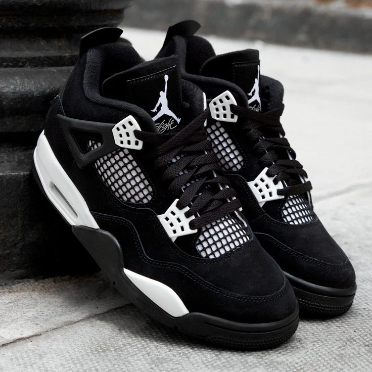 Jordan 4 Thunder White