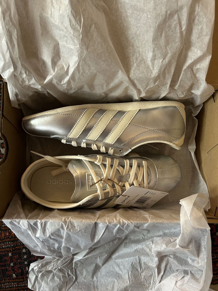 Addidas Tokyo Silver